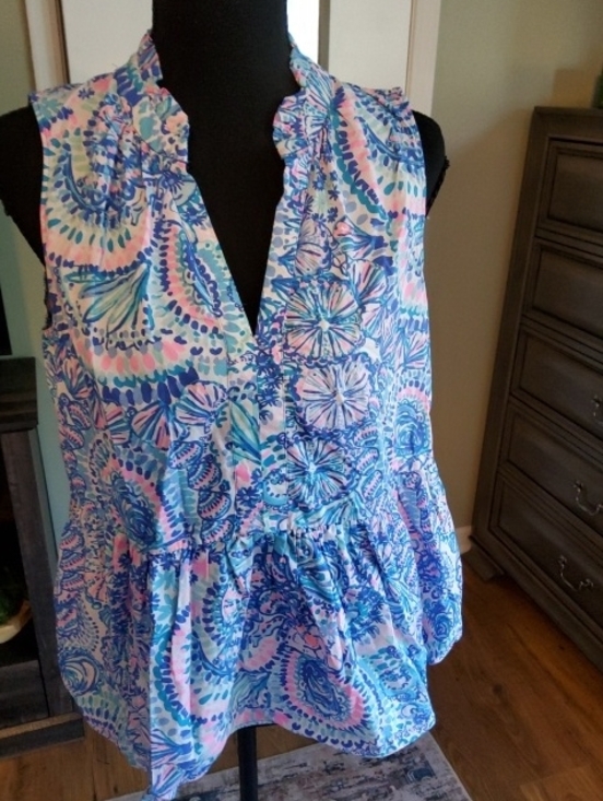 Lilly Pulitzer Tops - Lilly Pulitzer Blue Pink Paisley Floral Sleeveless Peplum Top Medium